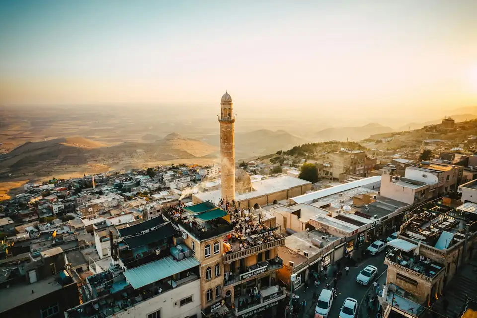 Mardin'de taş evler ve minare